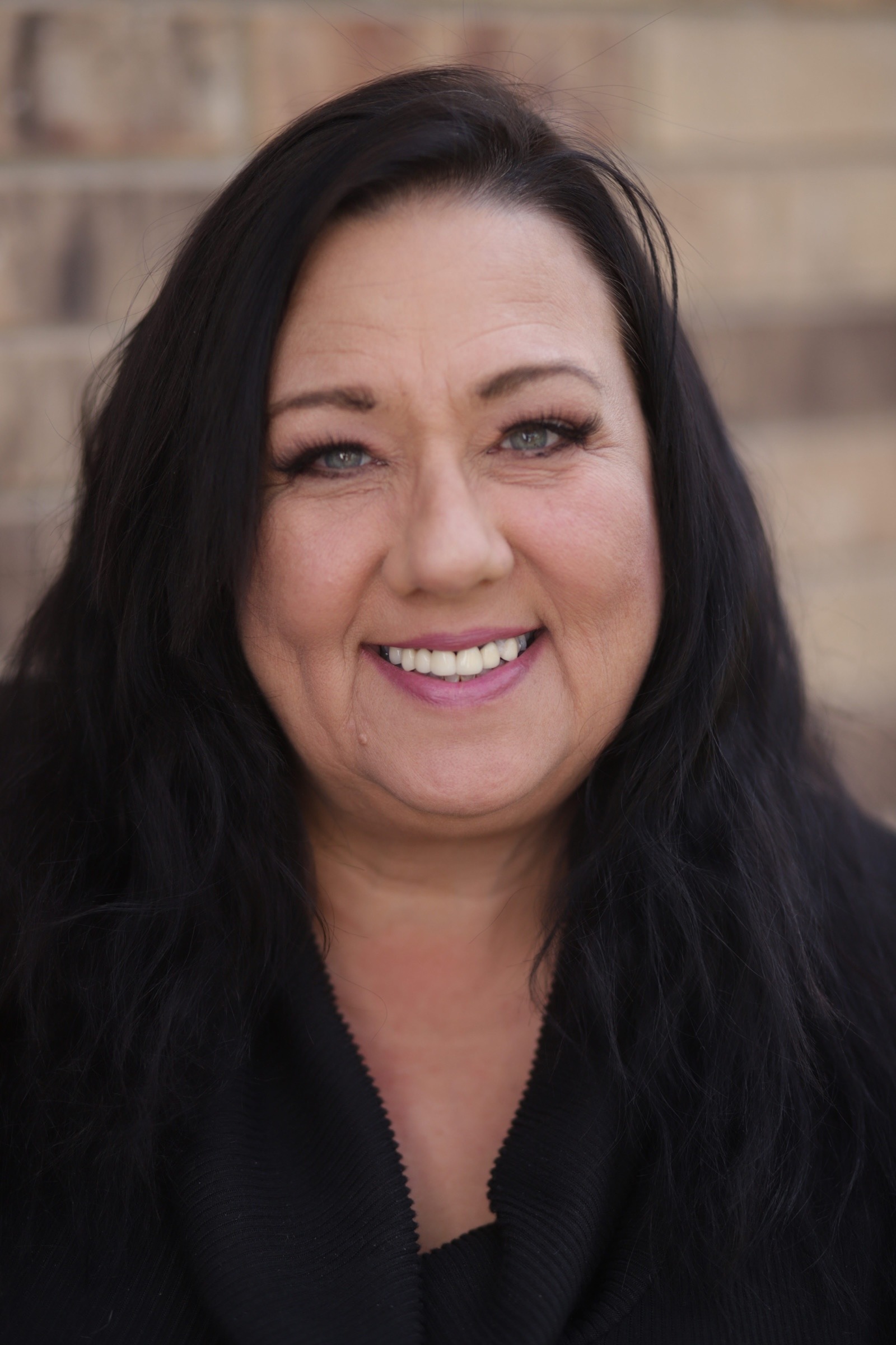 Headshot of Suz of Modern Girl Friday-Independent Marketing